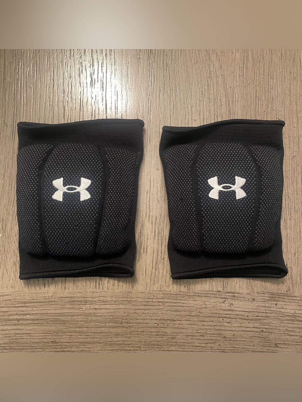 Under Armour knee pads, black, S/M.